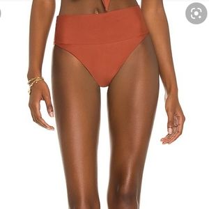 Acacia echo bottom in clove